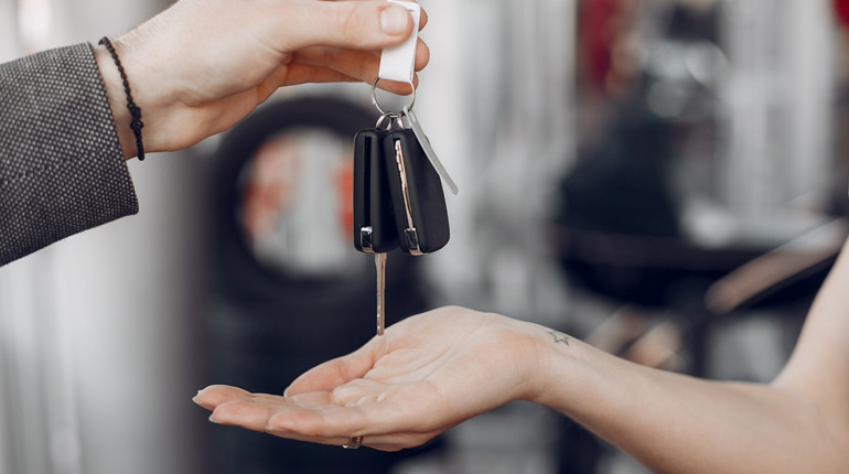 Передали авто «по довіреності» і втратили контакти: що робити та як уникнути проблем