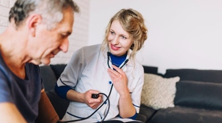 Недорога реабілітація після інсульту в Одесі — низька ціна за результат у клініці Відновлення