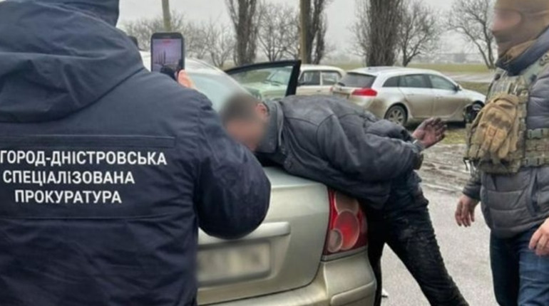 Військовослужбовець на Одещині передавав дані про особовий склад та мостову переправу