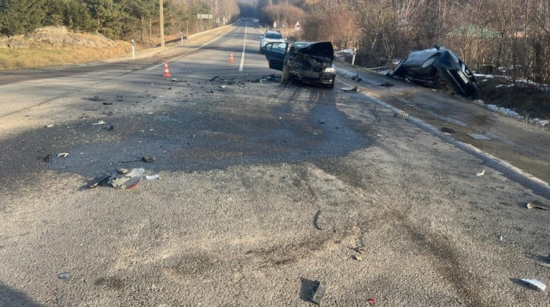 На Кременеччині на трасі зіткнулись три автомобілі