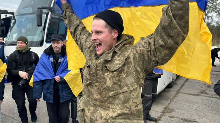 З російського полону повернулися 300 українських військових і двоє цивільних