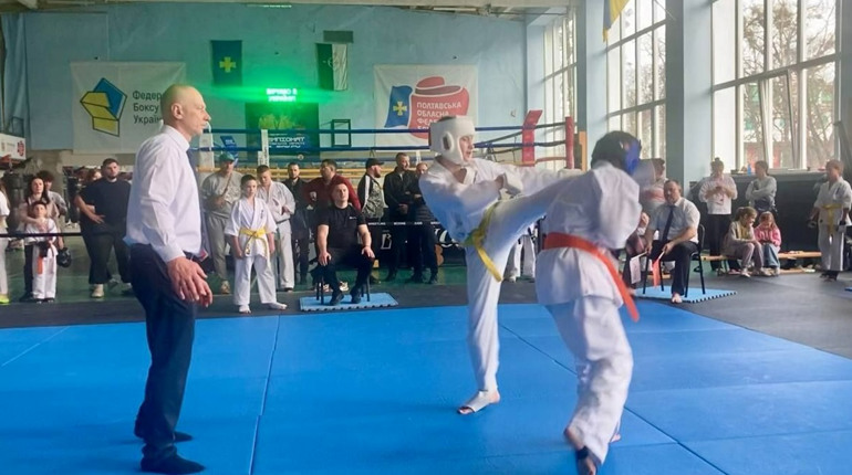 17 призових місць: як каратисти з Первомайська виступили на чемпіонаті в Полтаві