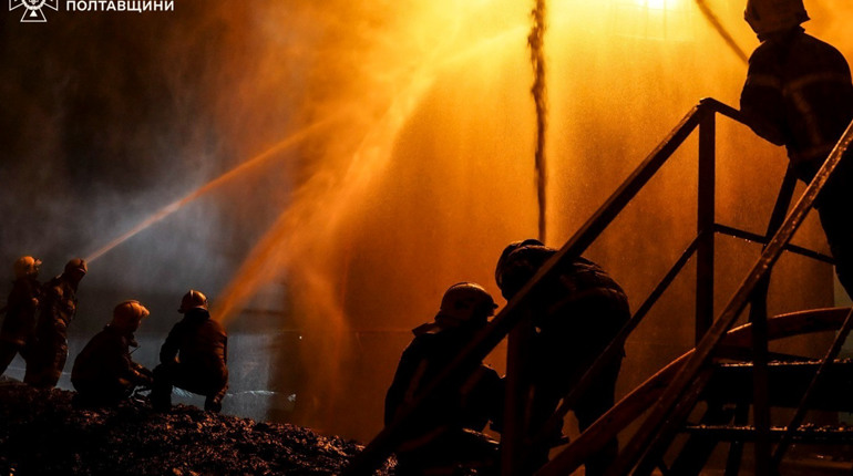 У Миргородському районі ліквідували пожежі на підприємстві після влучання ворожих безпілотників