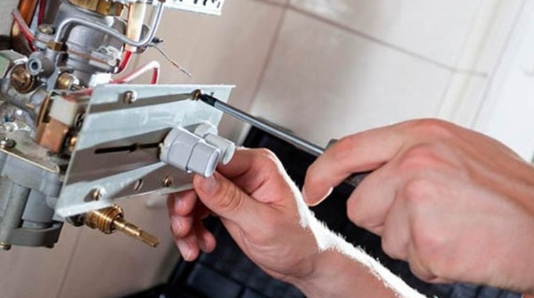 Професійне чищення газової колонки: коли потрібен майстер