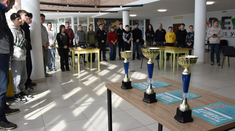 Хід – і в обласний тур: у Звягелі визначили найкращих юних шахістів