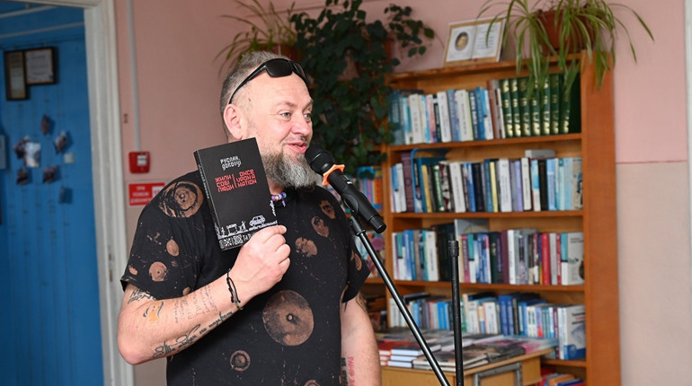 Від сміху до щему в душі: у бібліотеці в Кагарлику відбулася зустріч із Русланом Горовим