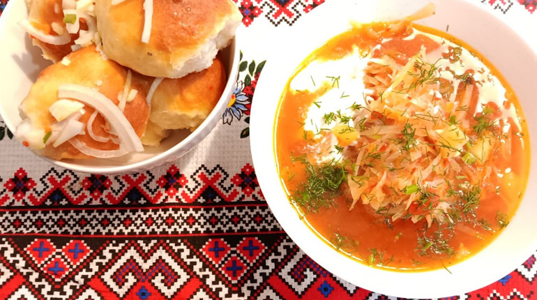 Кожна хата своїм борщем багата