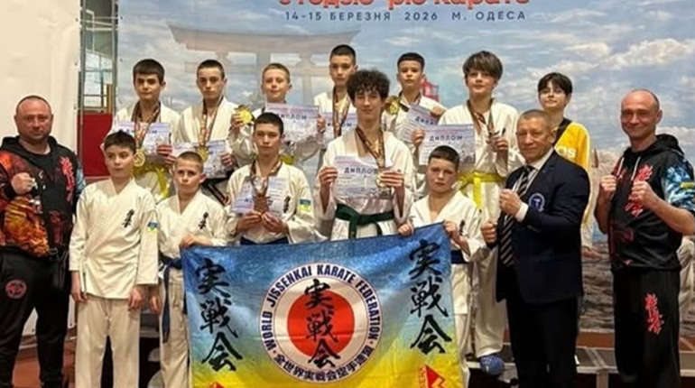 Кулаки та характер: об’єднана збірна південноукраїнських каратистів підкорила обласний п’єдестал