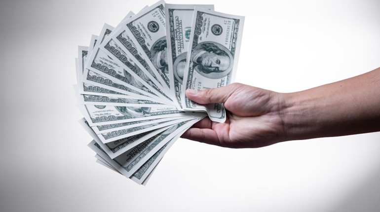 У Кременці чоловік пропонував дві тисячі доларів аби уникнути ТЦК