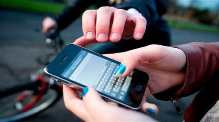 Житель Борівців отримав 7 років за грабіж - забрав телефон у 8-річної дівчинки