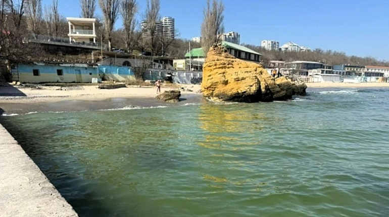 В Одесі зафіксували забруднення моря: у воді виявили підвищений вміст жирів і масел