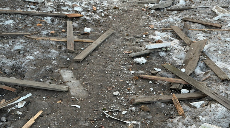 Внаслідок російського авіаудару по селищу Есмань поранені троє людей