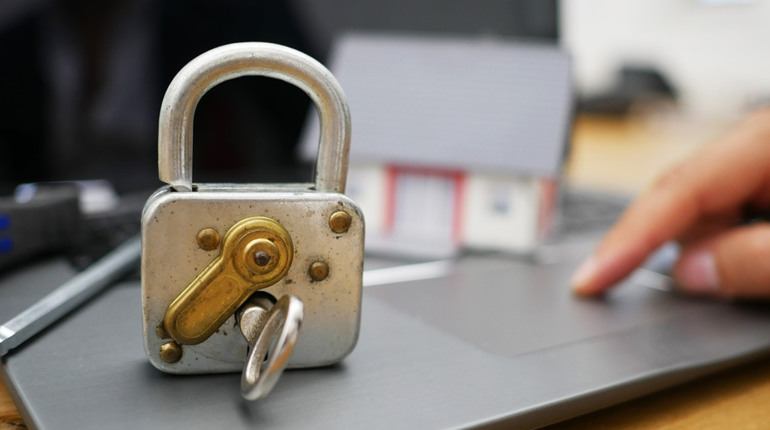 Одесит виготовив фальшиві документи про смерть власника, щоб заволодіти квартирою