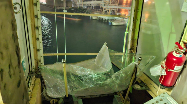 Удар по інфраструктурі Одеської області: пошкоджено два іноземні судна, є поранені