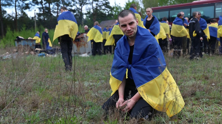 Загляньте в очі тим, хто повертається з російського полону
