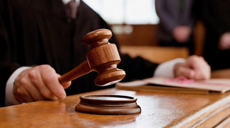 Чоловік у Переяславській гімназії кричав на учня та образливо висловлювався: як його покарали