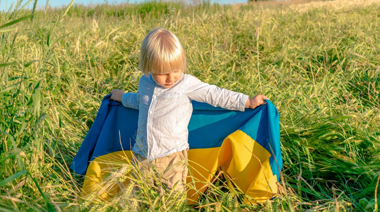 «Чужих дітей не буває» — усиновлення під час війни: права, обов’язки та пільги