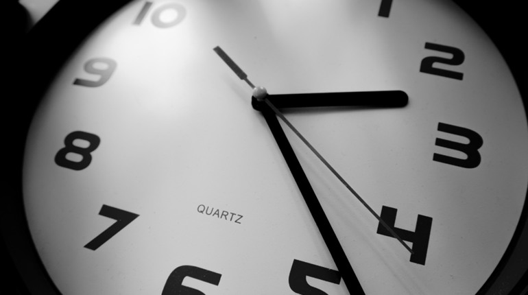 Коротша ніч та незмінний графік: коли Україна перейде на літній час у 2026 році