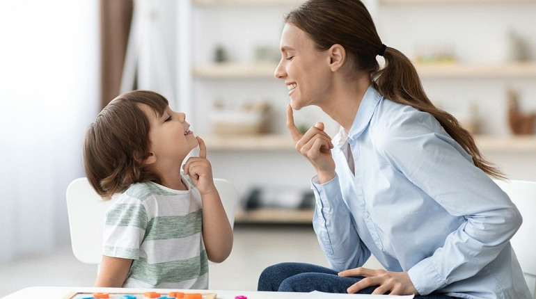 Виїхала з окупації і знайшла роботу за освітою в Бориславі: історія переселенки Дарії