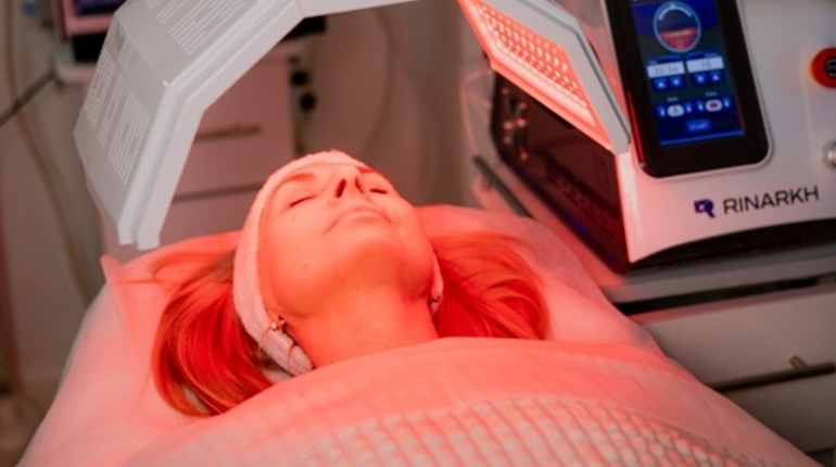 LED терапія вдома vs у клініці: чи є різниця