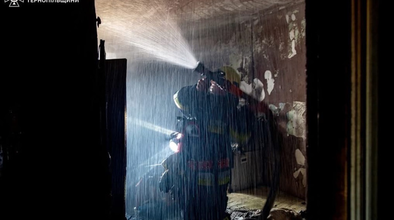 На Кременеччині горів житловий будинок