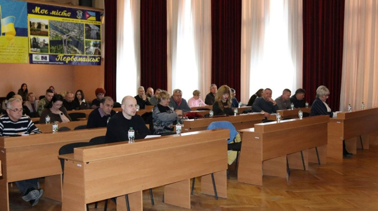 Депутати не підтримали звіт про харчування школярів у Первомайську: перевірку продовжили. Відео