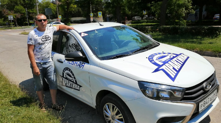 Кримчанин створив на лівобережжі Херсонщини фейкову автошколу та видурив у місцевих 3,4 млн рублів