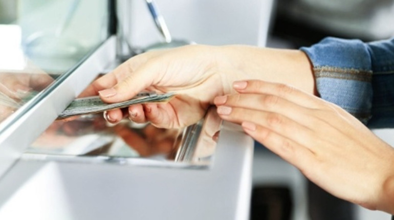 Коли краще міняти валюту: до поїздки, перед оплатою чи про запас