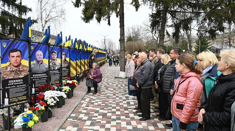 Зберегти пам’яь про Героїв навічно: у Кагарлику відкрили ще сім банерів полеглим Захисникам-землякам