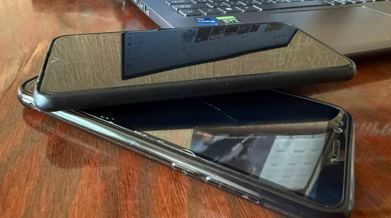 3 квітня — день народження мобільного телефону. Відео