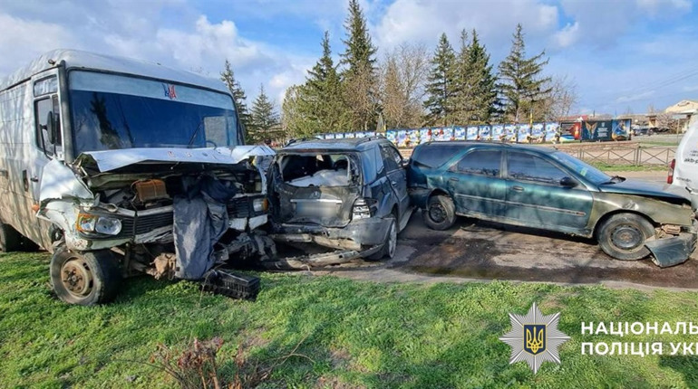 На Миколаївщині п’яний підсобний робітник влаштував масову ДТП на чужій вантажівці