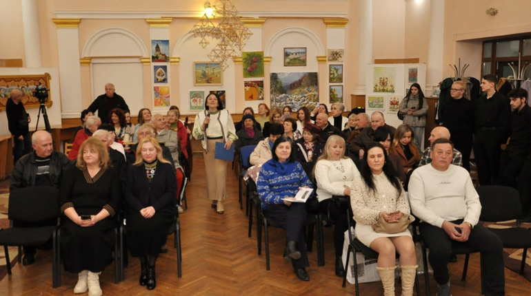У Івано-Франківську відкрили “Великодній вернісаж”: серед учасників — митці з Херсонщини