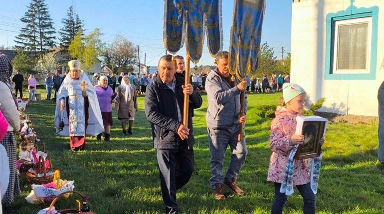 Графік Великодніх богослужінь 2026 року та освячення святкових кошиків у Переяславській громаді