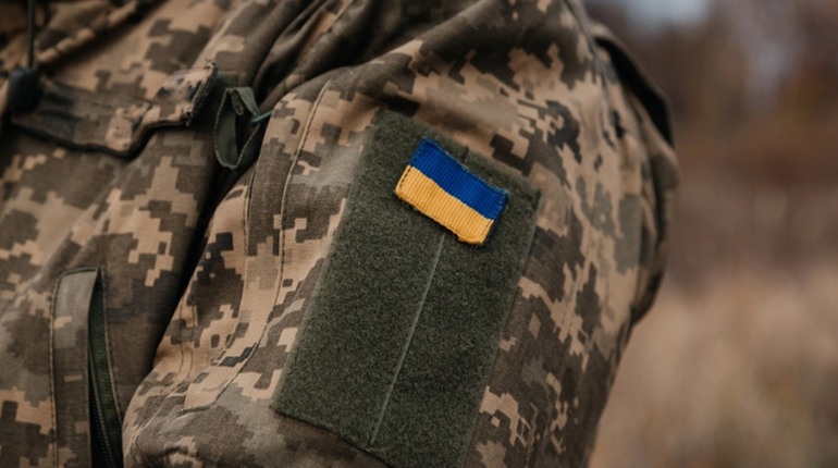 Чи може військовослужбовець звільнитися після завершення контракту під час війни