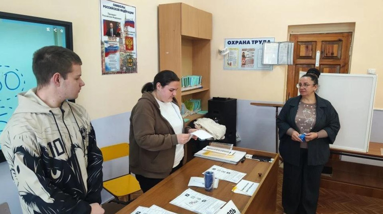 Росіяни вчать дітей на ТОТ “правильно голосувати”: як працює нова пропаганда