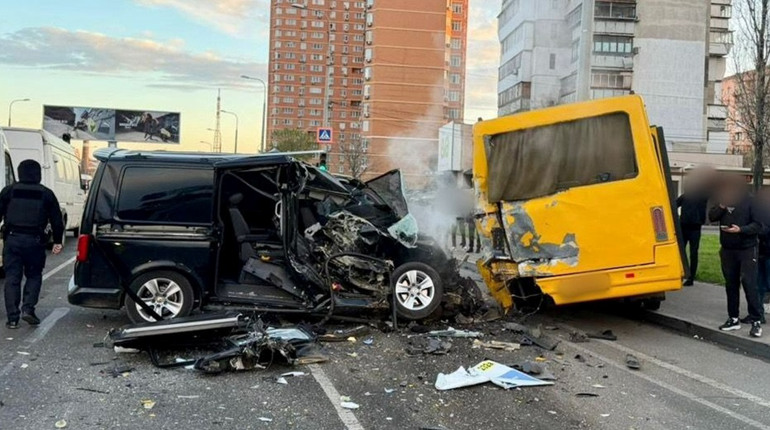В Одесі на Балківській зіткнулися маршрутка і мікроавтобус: загинула пасажирка