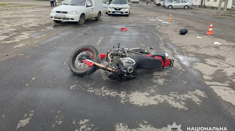 ДТП у Золотоноші: мотоцикліста госпіталізували після зіткнення з авто