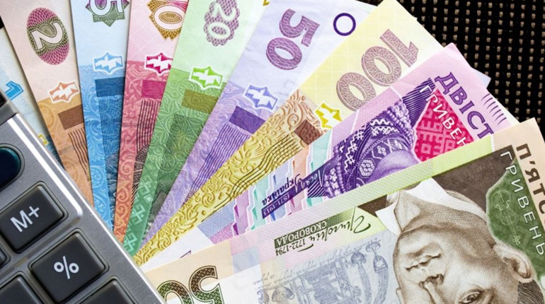 Зарплати в Україні зростають: хто заробляє найбільше та де платять найменше