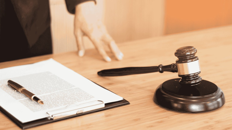 Навіщо потерпілим у кримінальному провадженні адвокат і хто може отримати його послуги безкоштовно