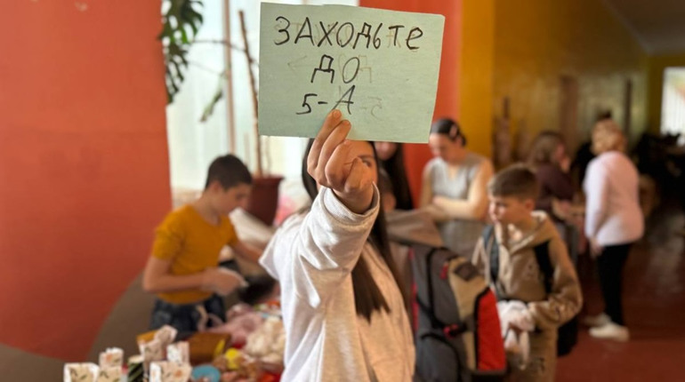 Паски, писанки і велика справа: у Первомайському ліцеї «Престиж» ярмаркували заради ЗСУ