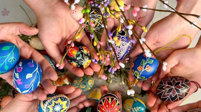 Українська писанка як символ життя та надії: в ОАЕ відбулися майстерки попри безпекові виклики