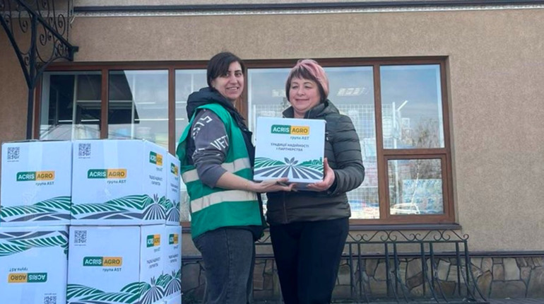 17 тисяч подарунків до Великодня: компанія «Акріс Агро» привітала пайовиків на Житомирщині