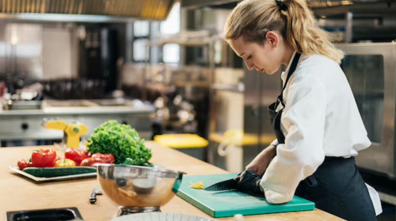 Від любові готувати до роботи кухаркою: історія Анастасії Комлєвої, ВПО з Донеччини