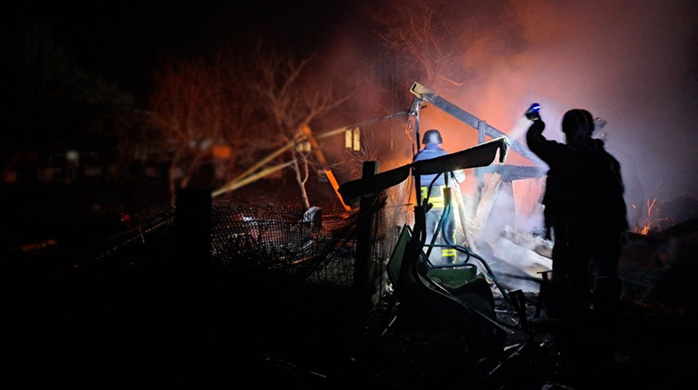 Ворожі атаки з повітря: на Кагарличчині уламками безпілотника пошкоджено будівлі