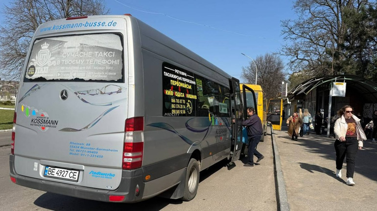 У Первомайську криза транспорту: перевізники скорочують рейси, автобусів не вистачає