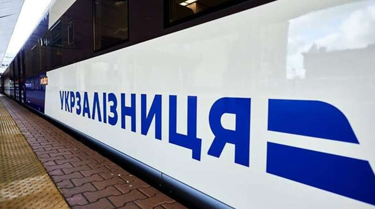 Пологи в дорозі: жінка народила хлопчика просто у потязі на шляху до Черкас