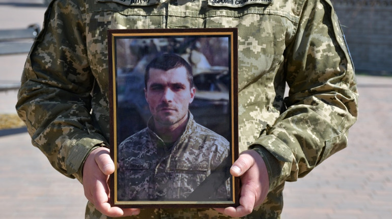 Ніжинська громада попрощалася із загиблим воїном Сергієм Дирдою