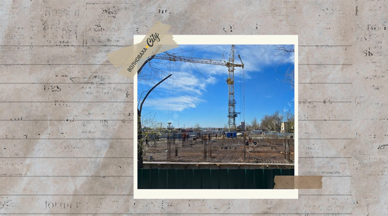 У Маріуполі будують житло для росіян, поки місцеві живуть у гаражах