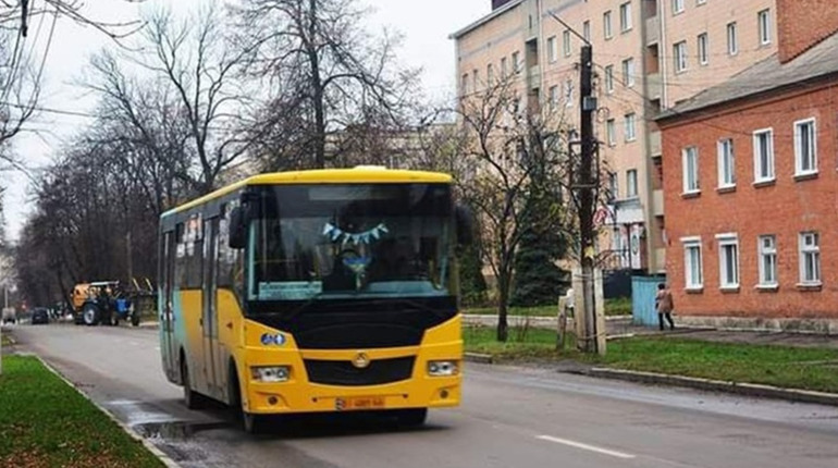 У Гадячі на поминальні дні запустять додаткові рейси автобуса до кладовищ