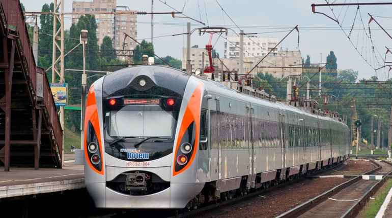 Укрзалізниця запроваджує динамічні ціни на квитки СВ та 1 клас Інтерсіті